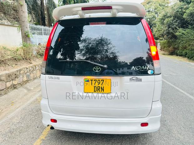 Toyota Noah 2006 White