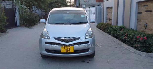 Toyota Ractis 2010 Silver