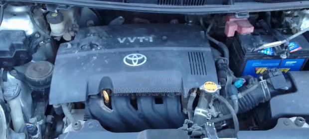 Toyota Ractis 2010 Silver