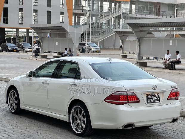Toyota Crown 2012 White