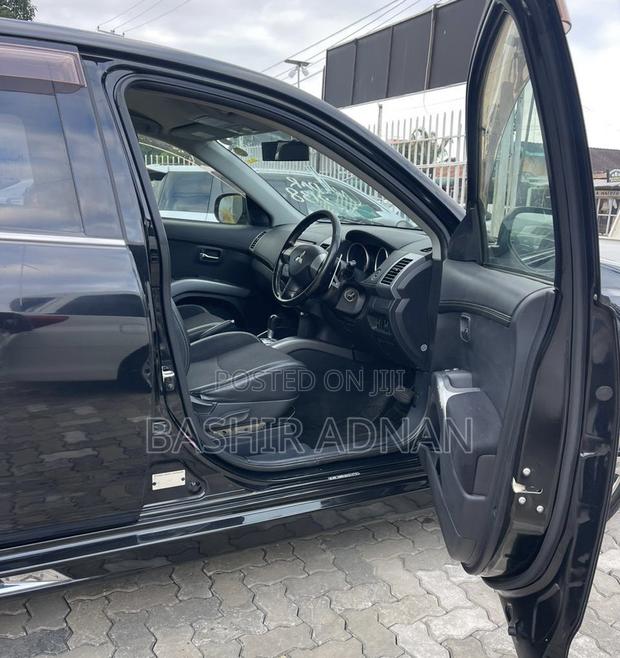 Mitsubishi Outlander 2011 Black