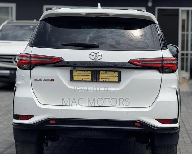 Toyota Fortuner 2023 White