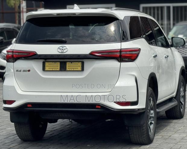 Toyota Fortuner 2023 White