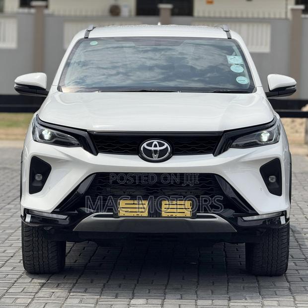 Toyota Fortuner 2023 White