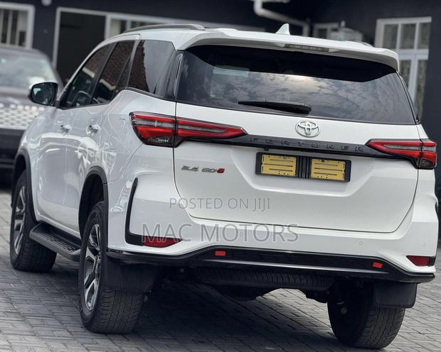 Toyota Fortuner 2023 White
