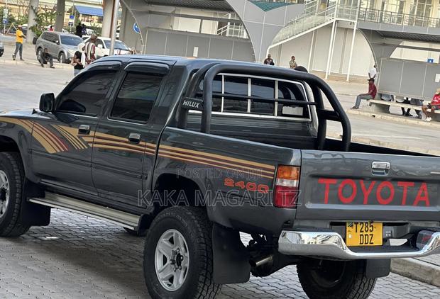 Toyota Hilux 1995 Gray