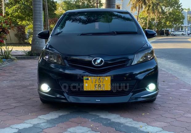 Toyota Vitz 2013 Black