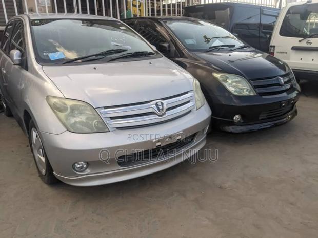 Toyota IST 2006 Silver