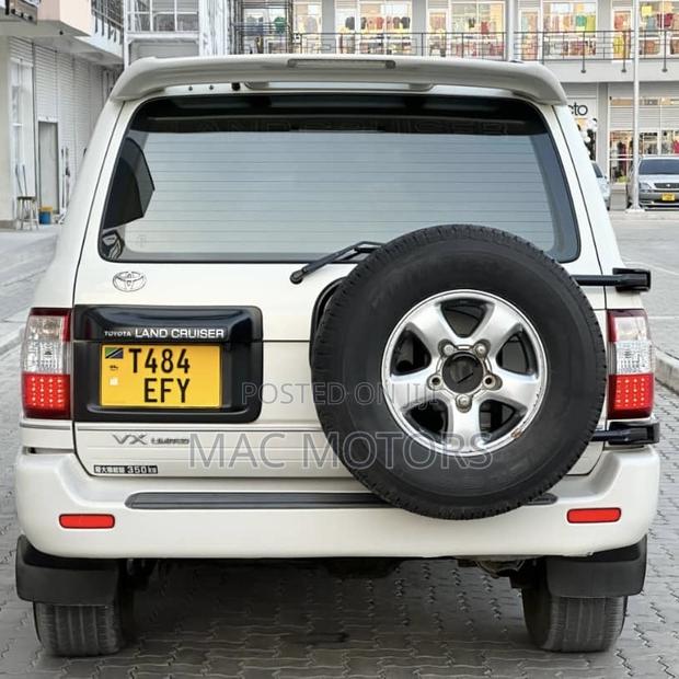 Toyota Land Cruiser 2003 White