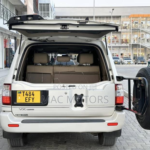 Toyota Land Cruiser 2003 White