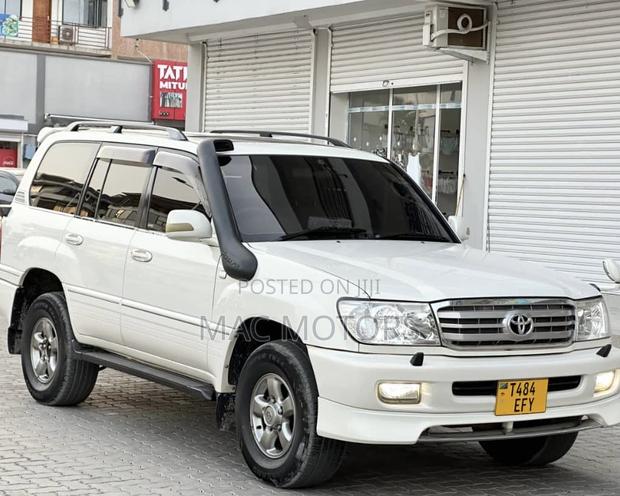 Toyota Land Cruiser 2003 White