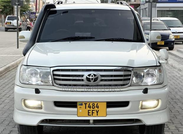 Toyota Land Cruiser 2003 White