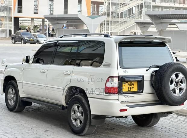 Toyota Land Cruiser 2003 White