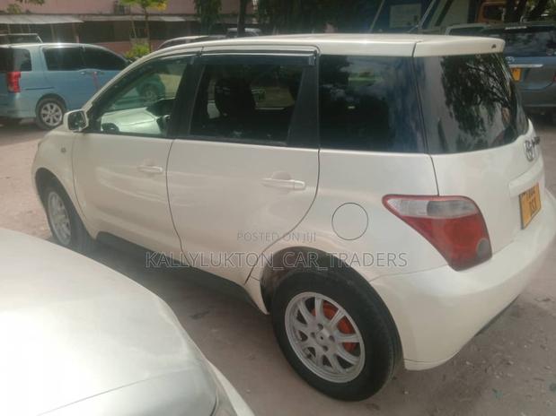 Toyota IST 2005 White