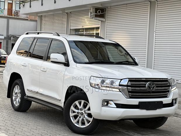 Toyota Land Cruiser 2017 White
