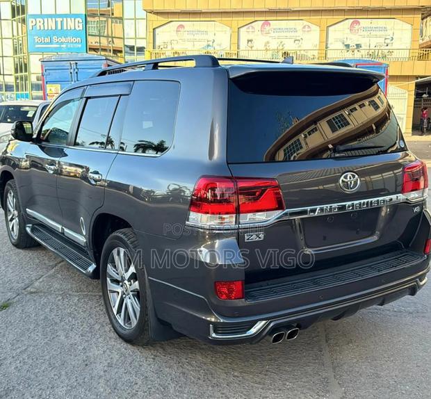 Toyota Land Cruiser 2017 Gray