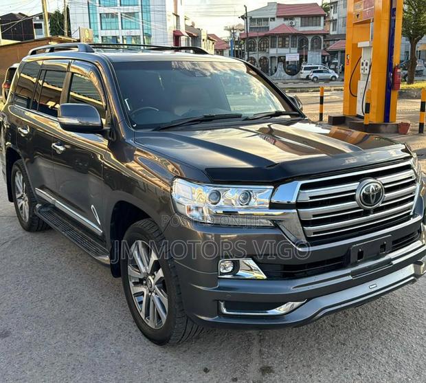 Toyota Land Cruiser 2017 Gray