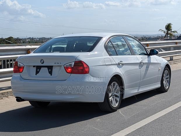BMW 3 Series 2011 White
