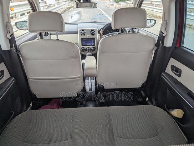 Mazda Verisa 2011