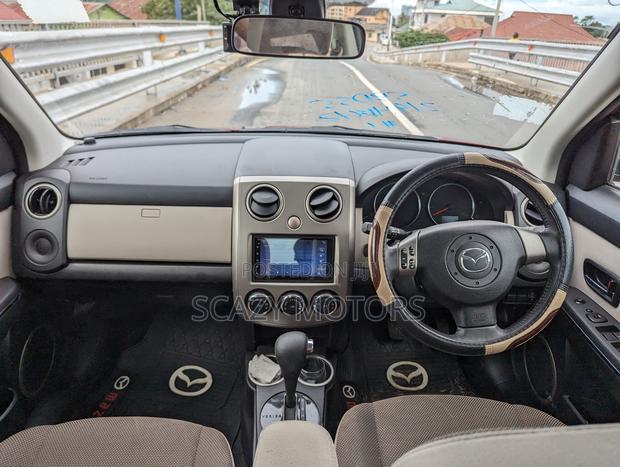 Mazda Verisa 2011