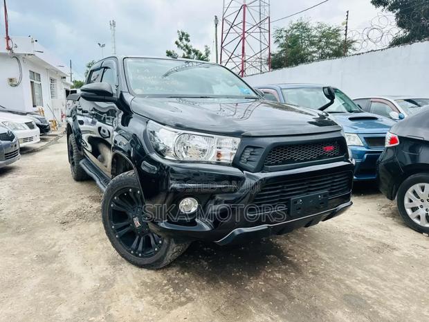 Toyota Hilux 2019 Black