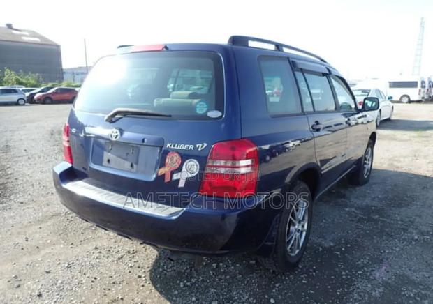 Toyota Kluger 2001 Blue