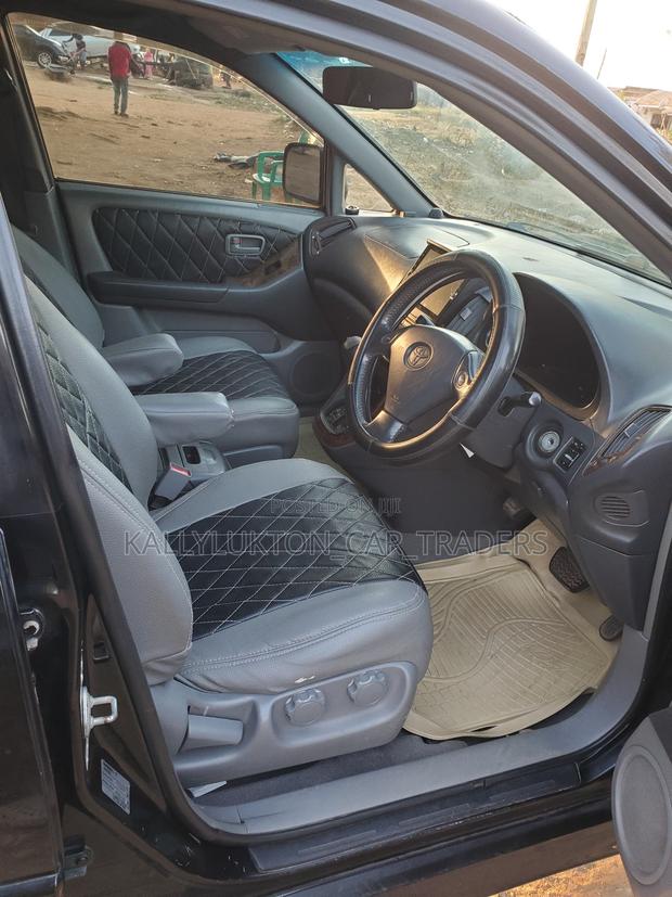 Toyota Harrier 2004 Black