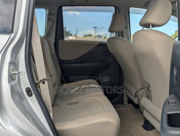 Toyota Ractis 2009 Silver