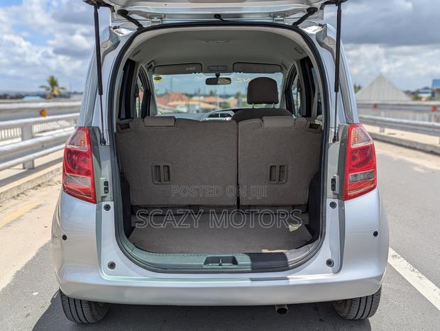 Toyota Ractis 2009 Silver