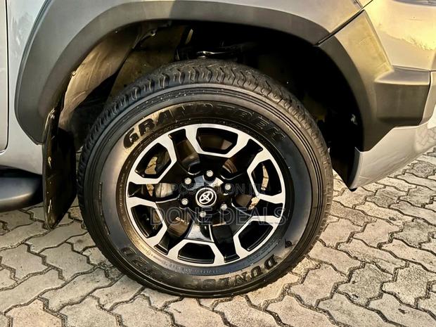 Toyota Hilux 2019 Silver