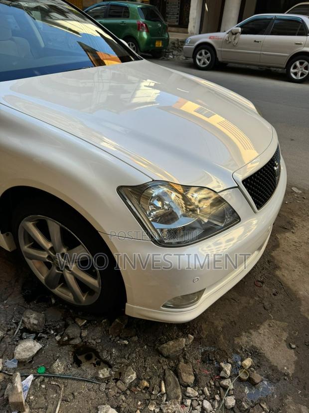 Toyota Crown Royale 2005 White
