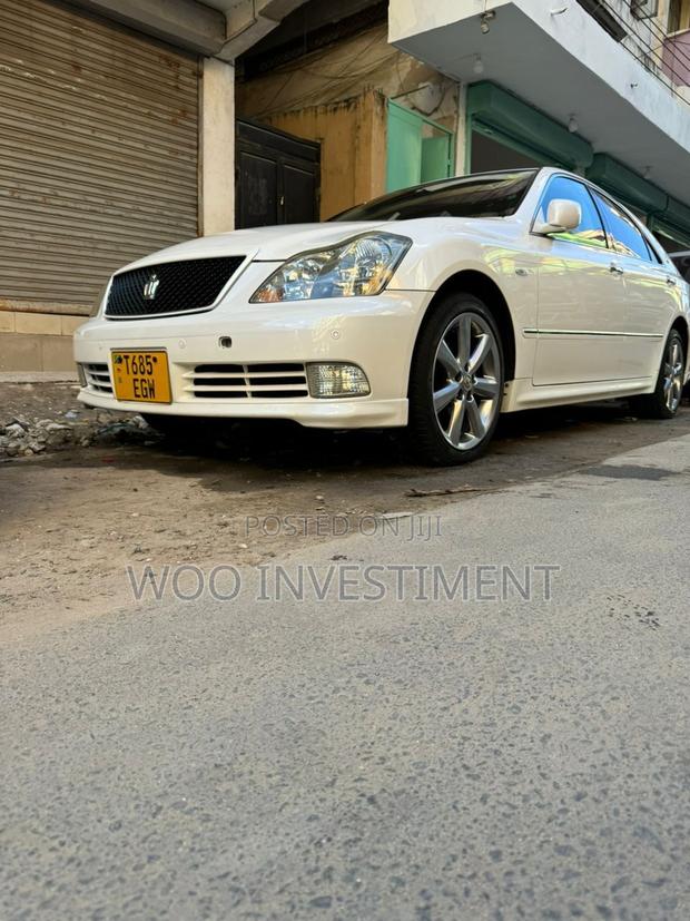 Toyota Crown Royale 2005 White