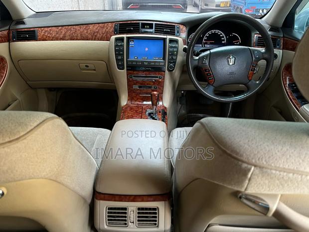 Toyota Crown 2006 Silver
