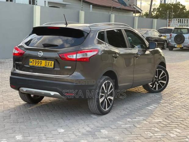 Nissan Qashqai 2016 Brown