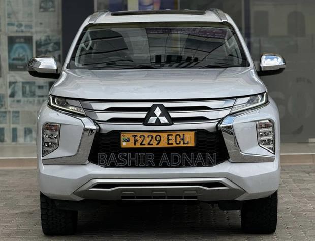 Mitsubishi Pajero 2021 White