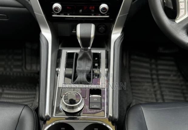 Mitsubishi Pajero 2021 White