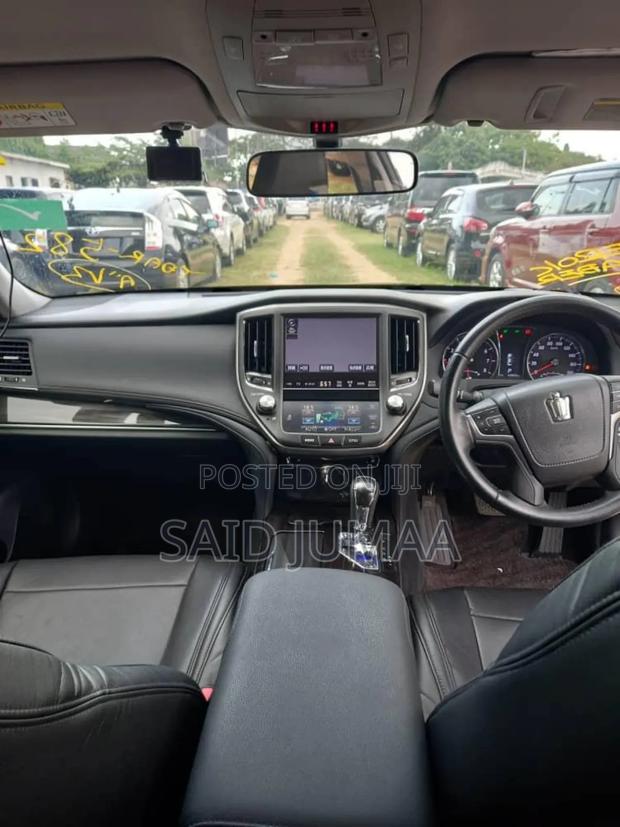 Toyota Crown 2013 Black