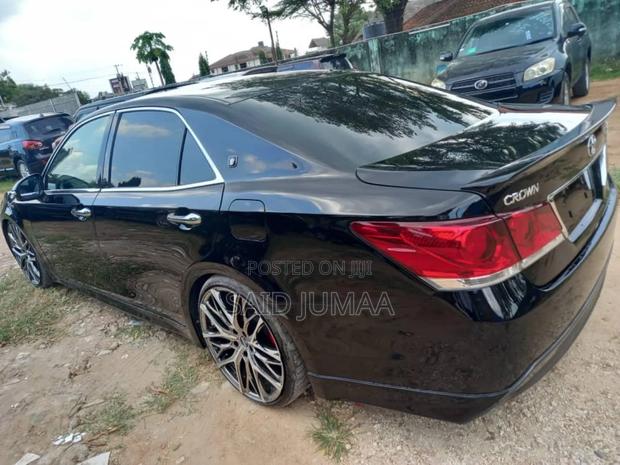 Toyota Crown 2013 Black