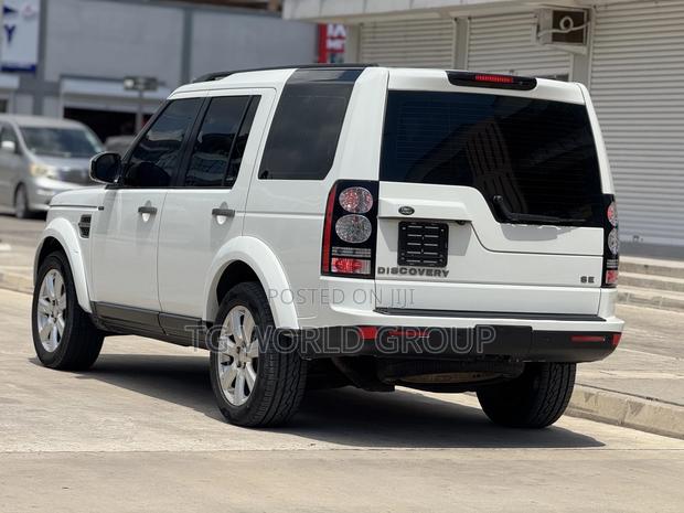 Land Rover Discovery 2015 White