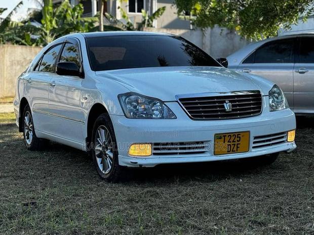 Toyota Crown 2006 White