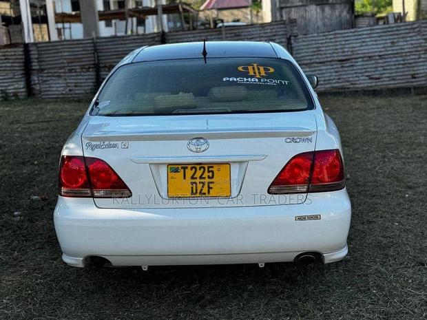 Toyota Crown 2006 White