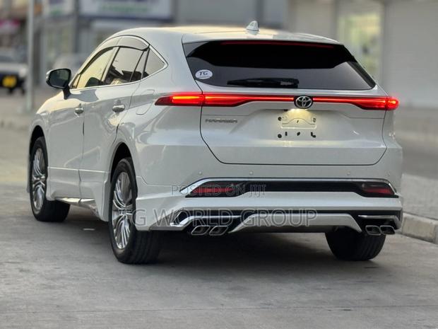Toyota Harrier 2.0 2021 White