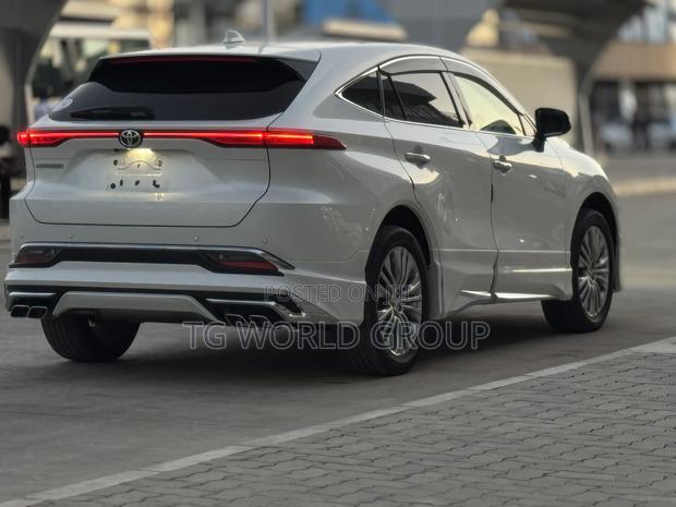 Toyota Harrier 2.0 2021 White