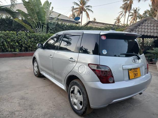 Toyota IST 2004 Silver