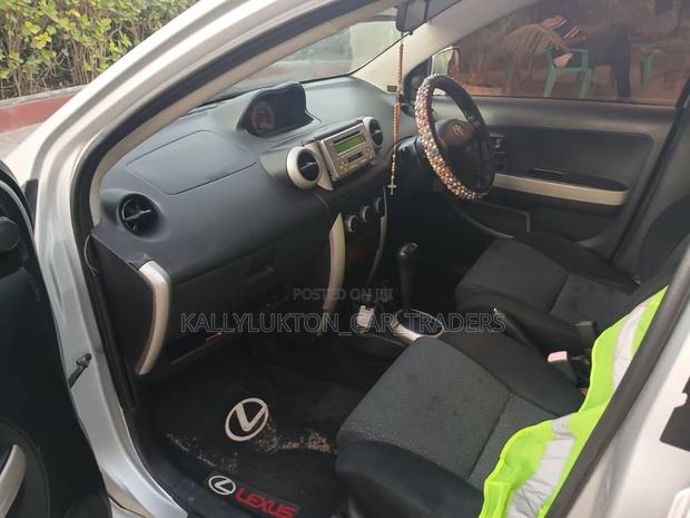Toyota IST 2004 Silver