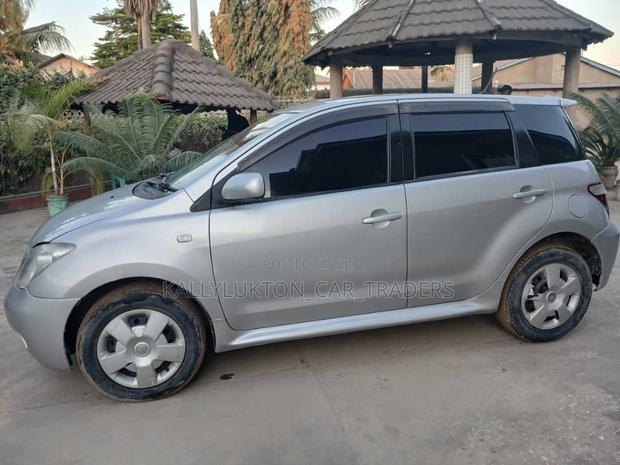 Toyota IST 2004 Silver