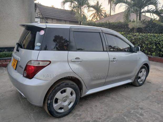 Toyota IST 2004 Silver