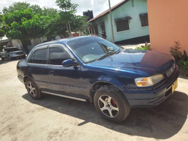 Toyota Corolla 2000 Blue