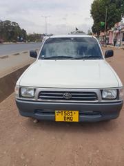 Toyota Hilux 2001 White for sale