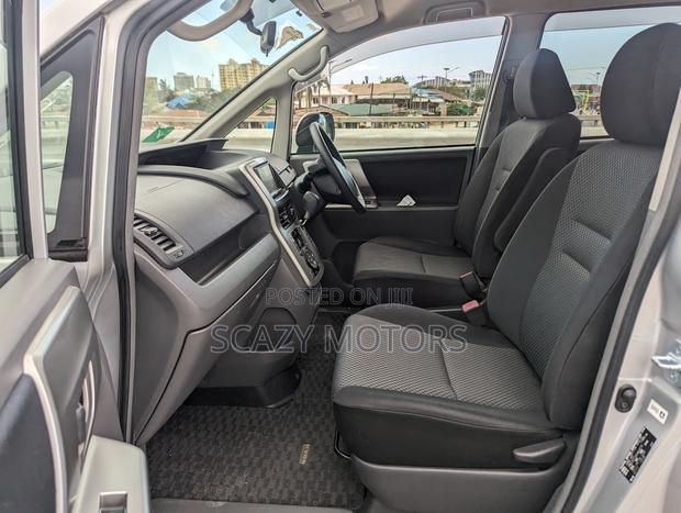 Toyota Noah 2007 Silver